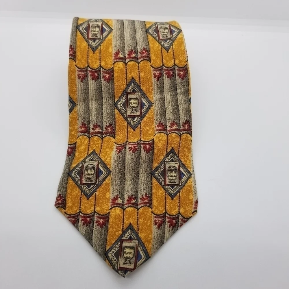 Metropolitan Museum of Art tie yellow columns grecian urn